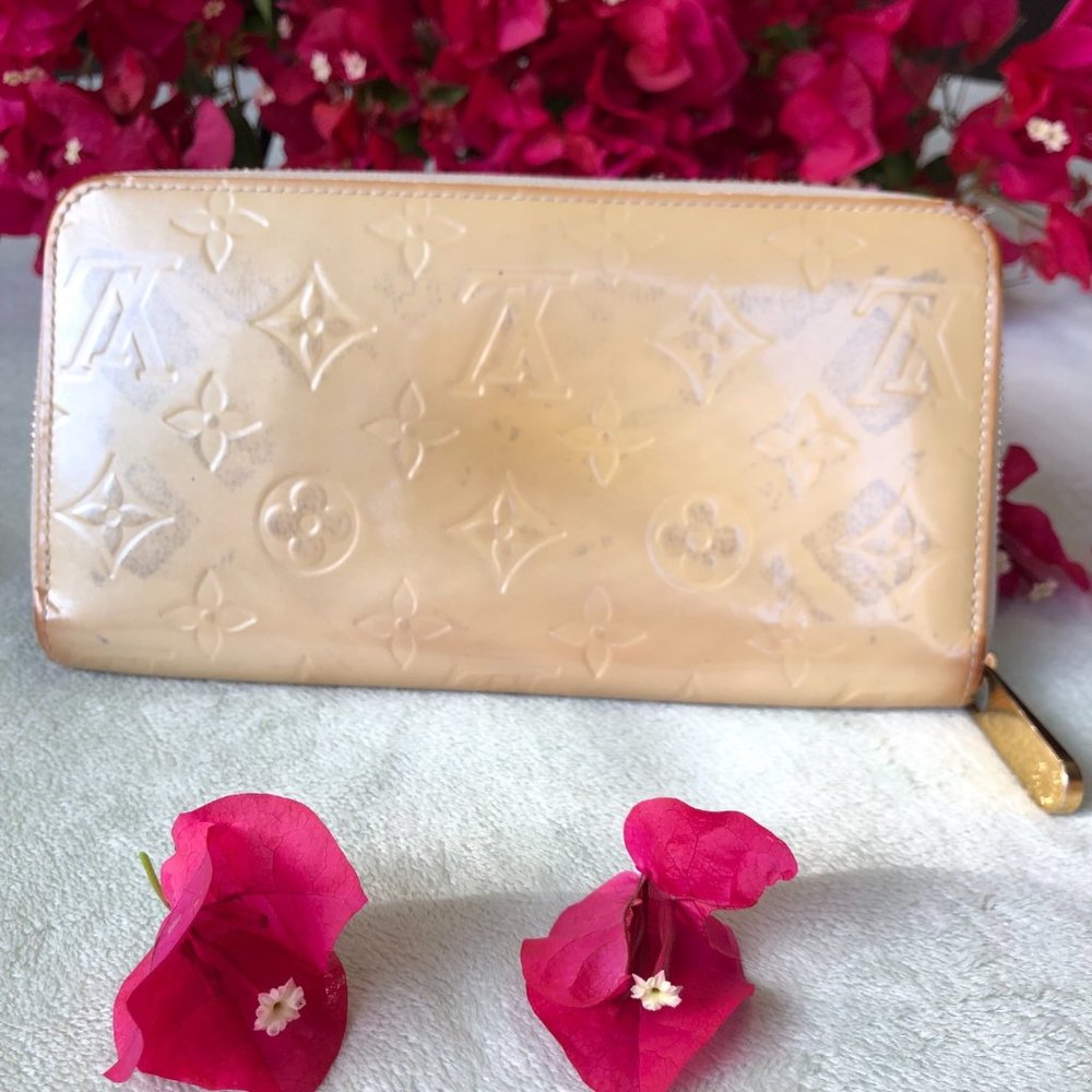 Louis Vuitton Zippy Wallet Vernis Cream Pale Yellow Beige Patent Wallet SP2142